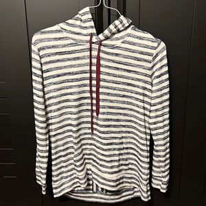 Market & Spruce hooded sweater